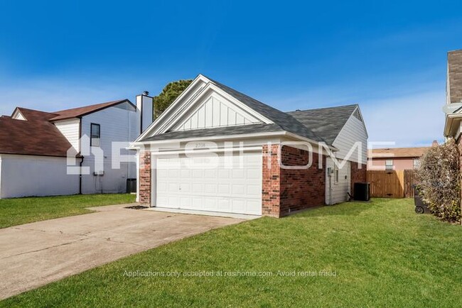 Building Photo - 2708 Creekwood Lane