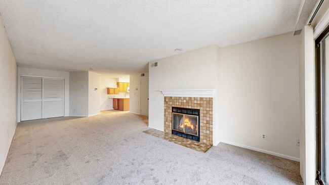 Building Photo - 13950 E Oxford Pl
