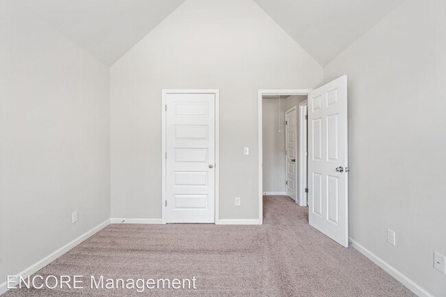 Building Photo - 4 br, 4 bath House - 2363 Bear Mountain St...