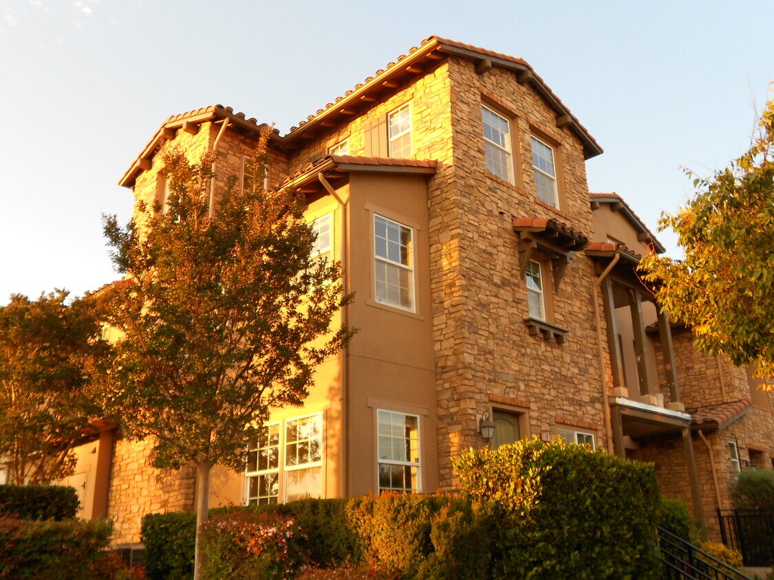 Primary Photo - 5981 Tan Oak Dr
