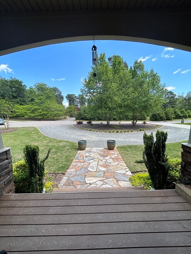 Building Photo - 145 VINCA Dr