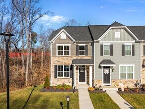 Building Photo - 4000 Grove Point Dr