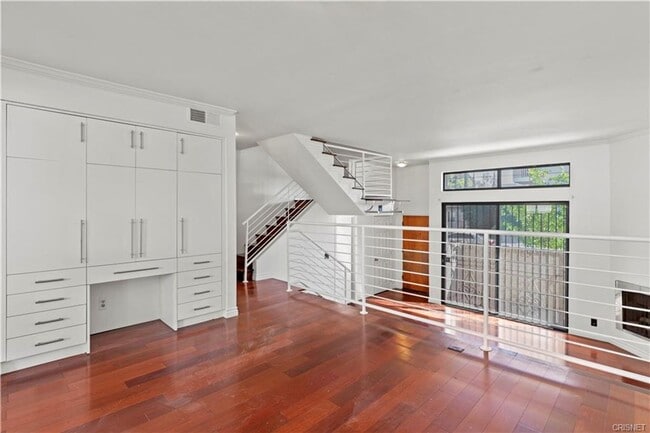 Building Photo - Gorgeous NOHO Townhome for Rent