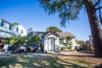 Building Photo - 2038 Thayer Ave