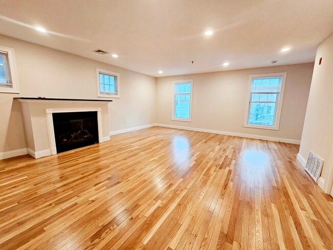 Building Photo - 135 Calumet St