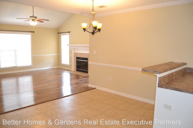 Building Photo - 3 br, 2 bath House - 566 Lory Lane