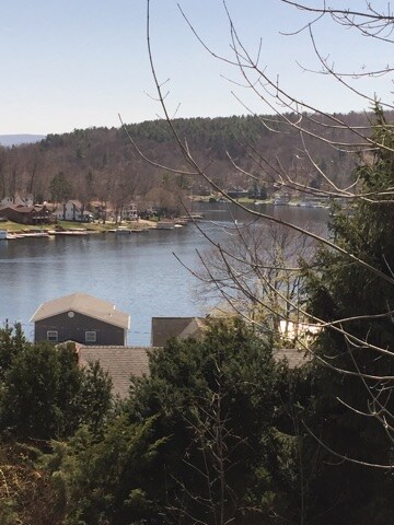 Overlooking Lake Winola - 117 Northwood