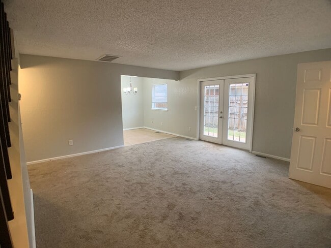 Foto del edificio - 3 Bedroom Edmond Duplex