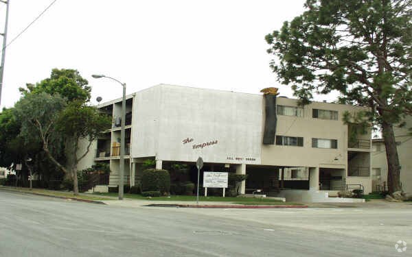 Primary Photo - Empress Apartments