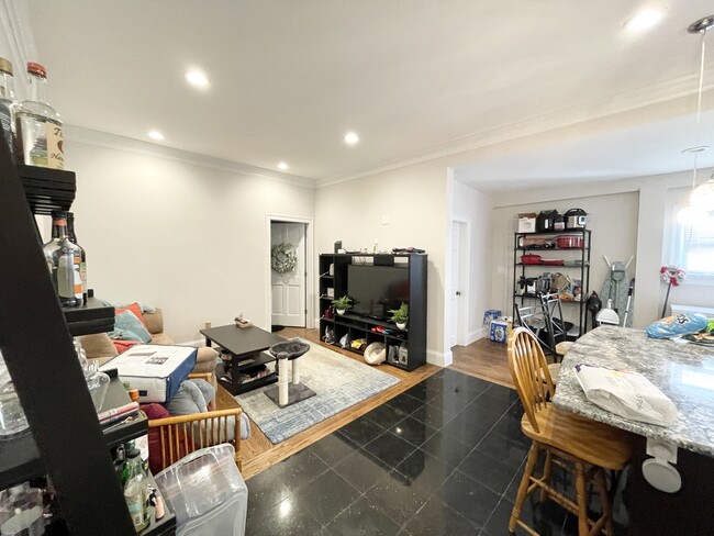 Building Photo - 33 Sumner St