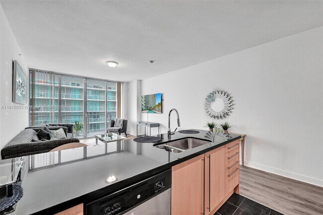 Foto del edificio - 79 SW 12th St