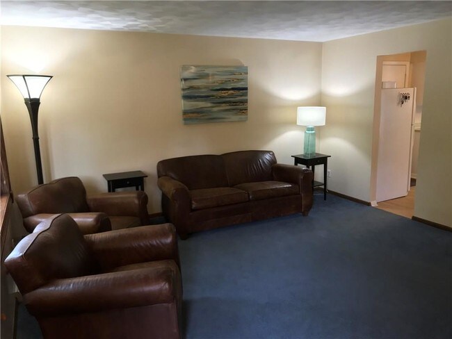 Building Photo - 5951 Pinecrest Dr