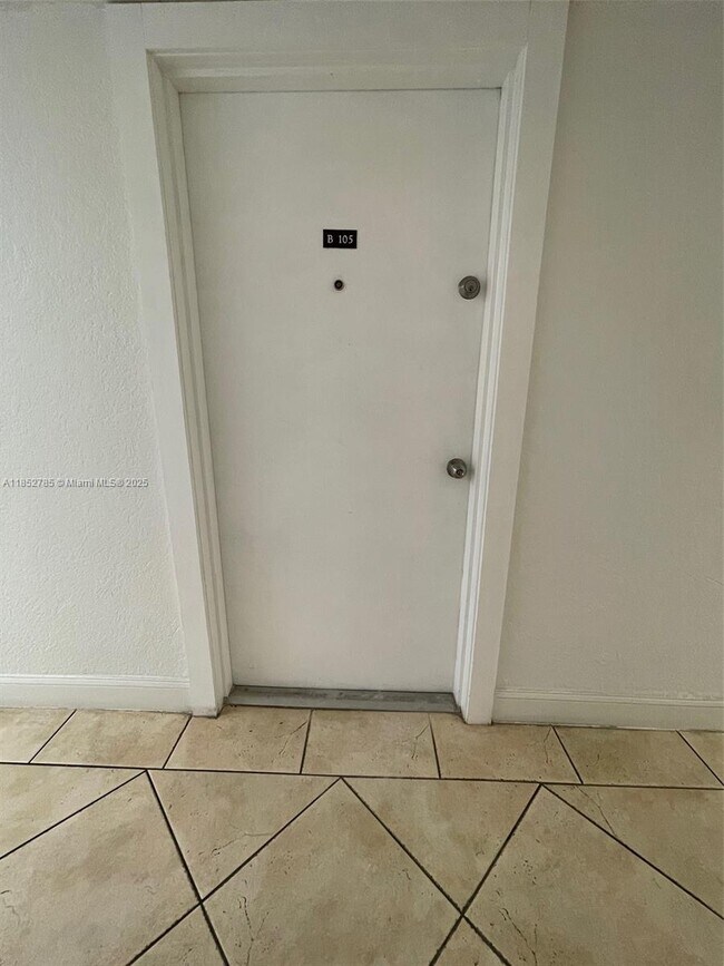 Foto del edificio - 9143 SW 77th Ave