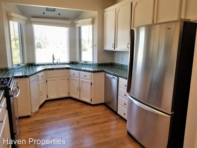 Building Photo - 3 br, 2.5 bath House - 9215 Poplar Ave