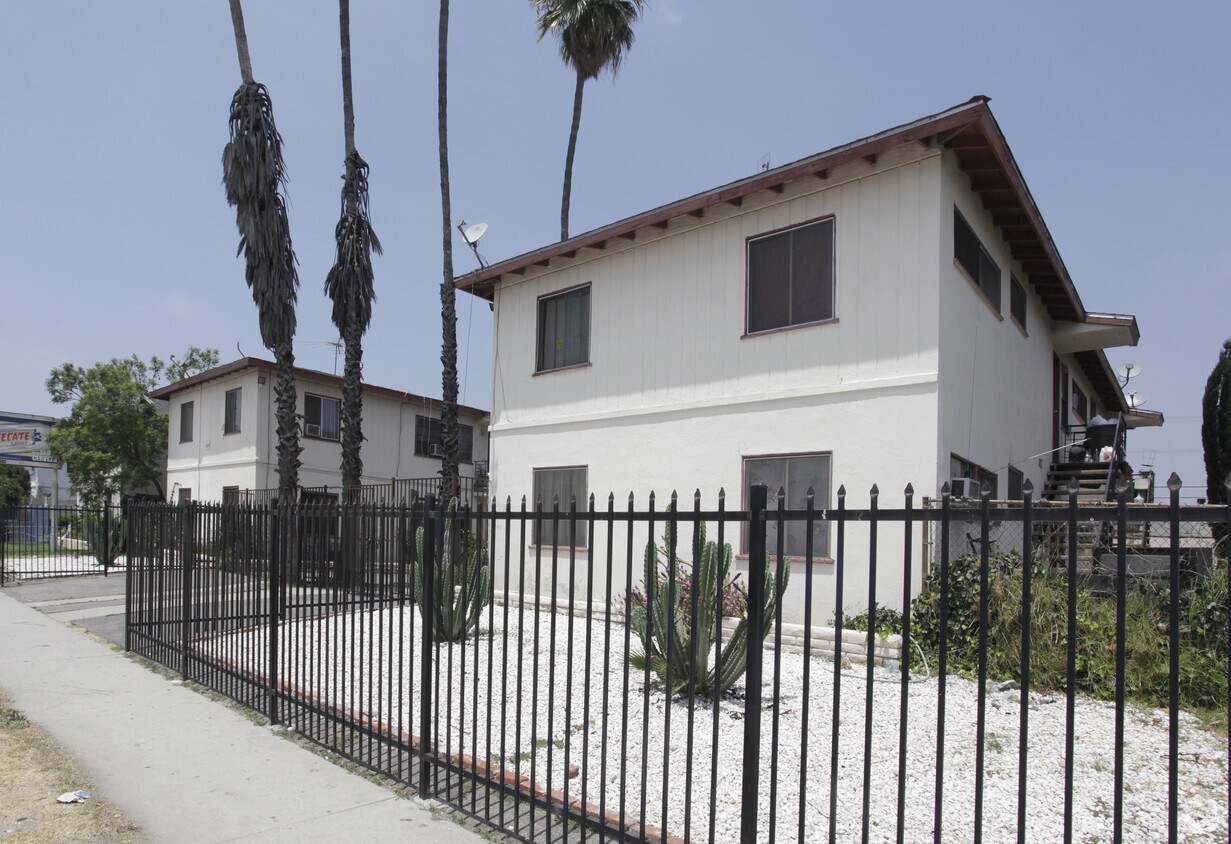 Foto del edificio - 11473-11477 Sherman Way