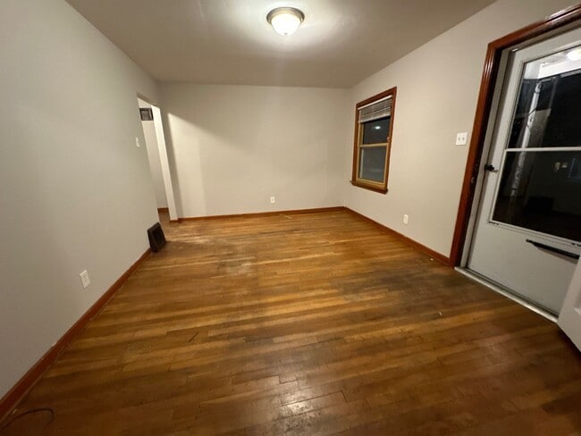 Building Photo - Updated Two Bedroom One Bath Home with Det...