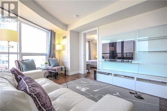 Photo du bâtiment - 151 Village Green Square