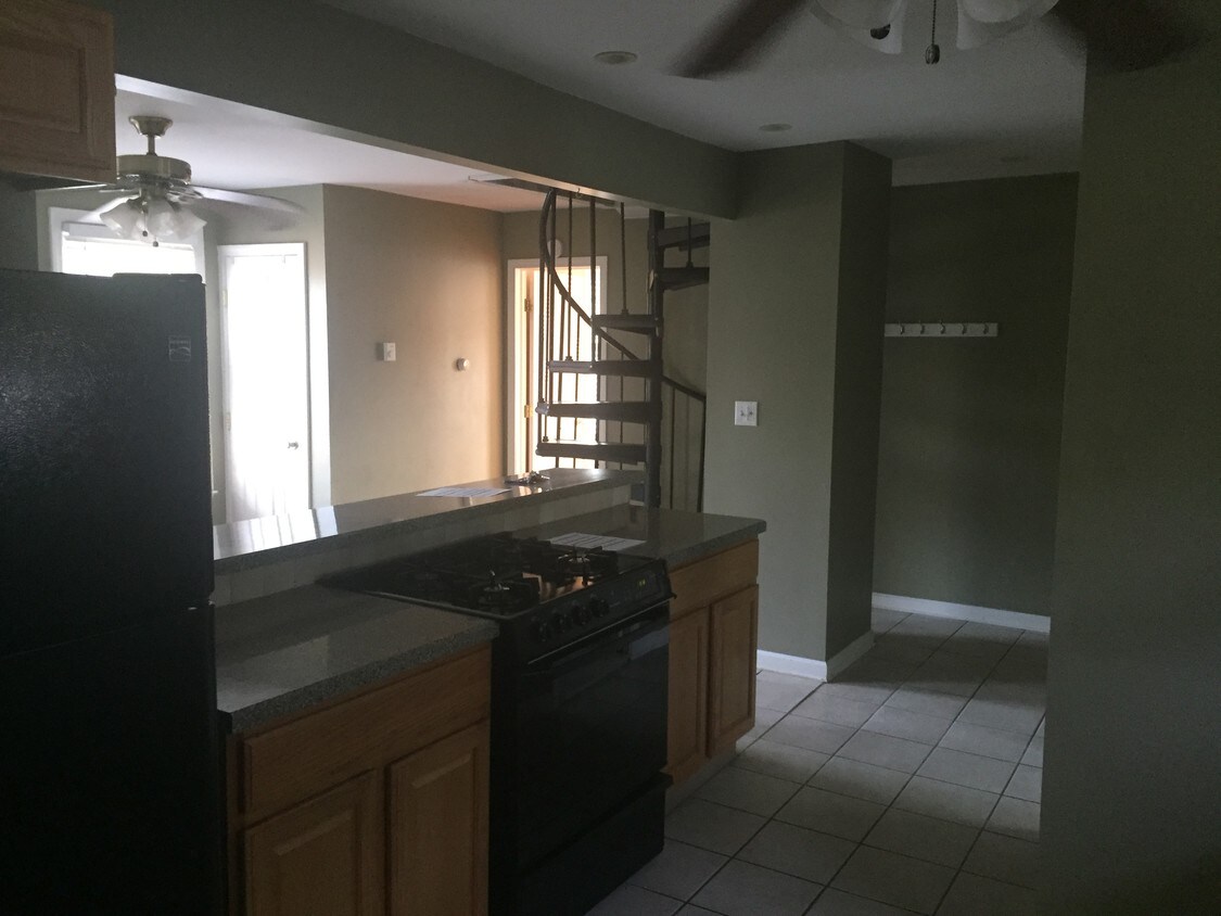 Foto principal - 248 S Elm St