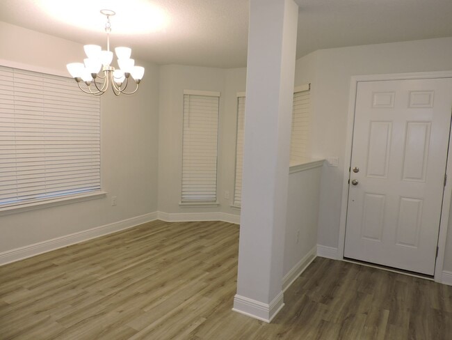 Foto del edificio - Almost New Home!