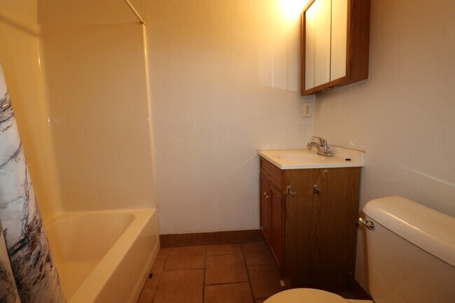 Foto del edificio - 1221 E Walnut St