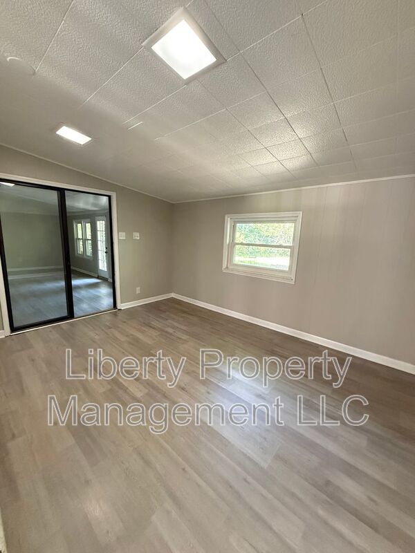 Foto del edificio - 475 Albemarle Dr