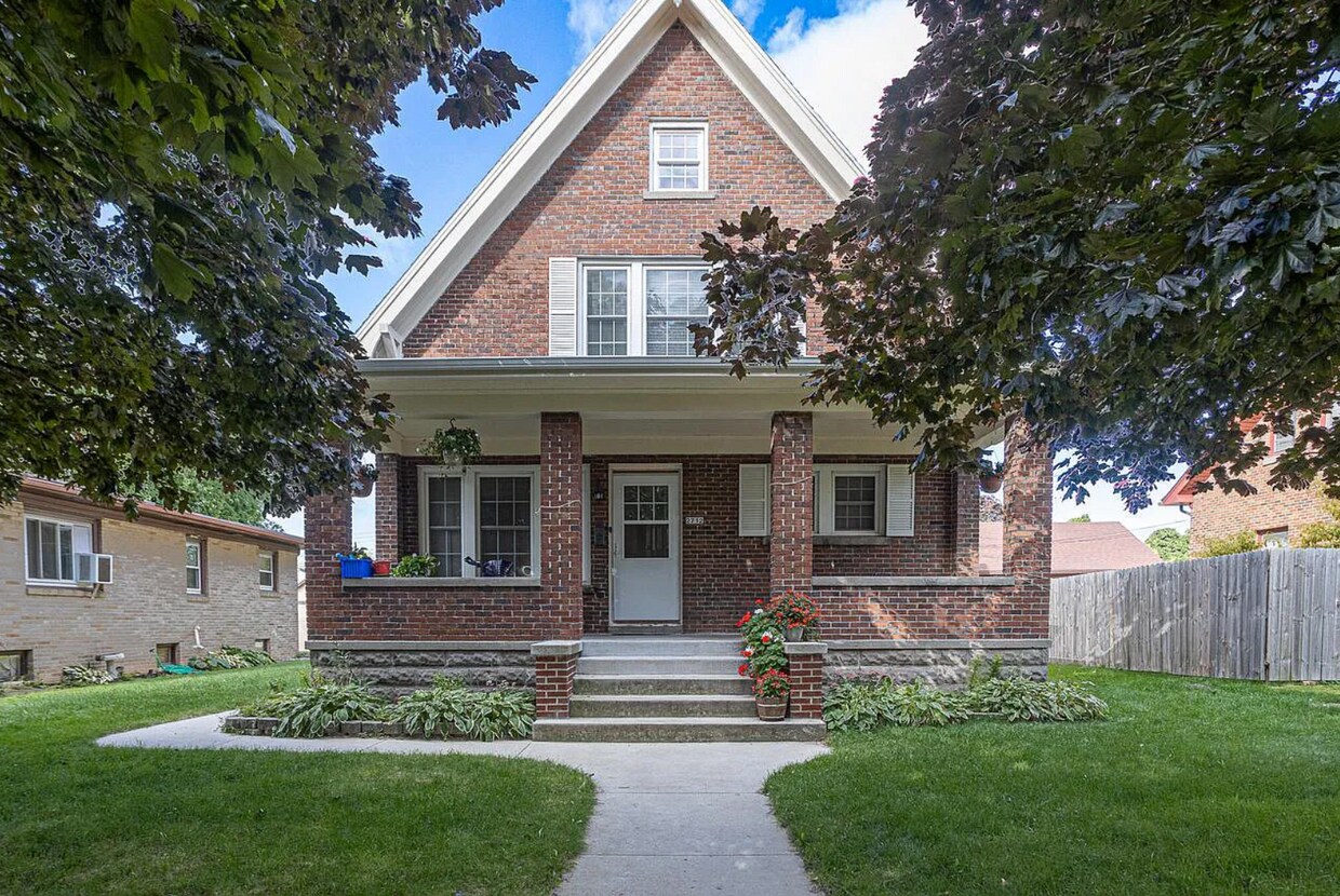 2712 S 9th St, Sheboygan, WI 53081 House Rental in Sheboygan, WI