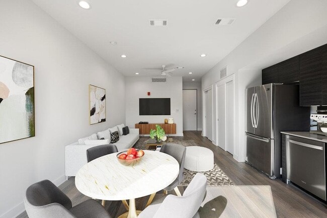 Building Photo - 1800 E 4th St