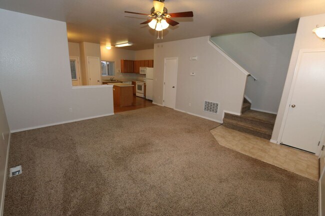 Foto del edificio - Great 2bd/2.5ba, 1306sf Townhouse with A/C in Fountain, CO, near Ft Carson!