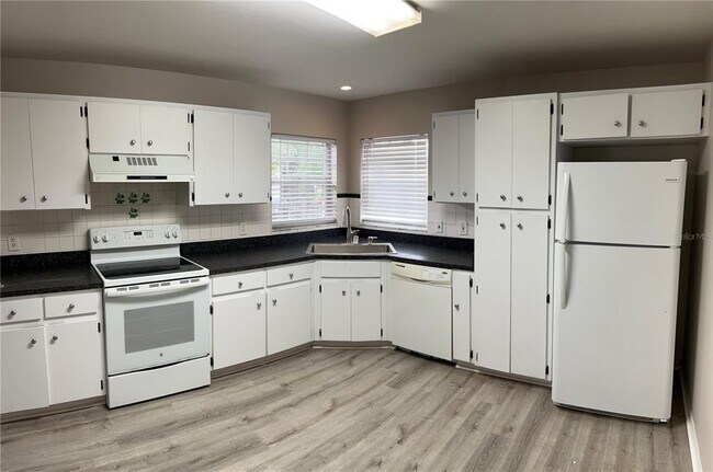 Foto del edificio - 8108 Tom Sawyer Dr