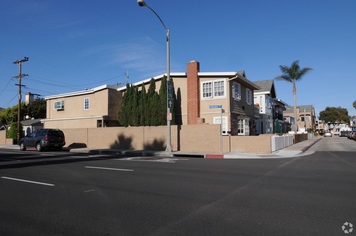 Building Photo - 205 40th St