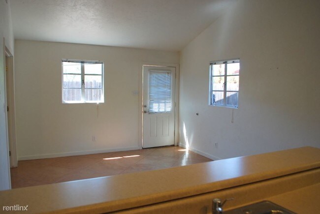 Foto del edificio - 1 br, 1 bath House - 2910 E Seneca St # 2