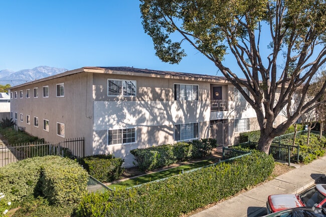 Spacious and Comfortable Units - 1336 W Stoneridge Ct.