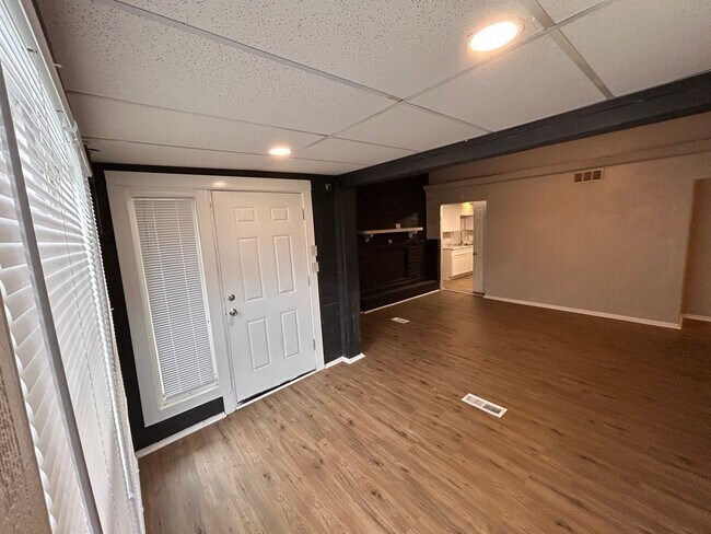 Foto del edificio - Easy and Breezy on Lakeview