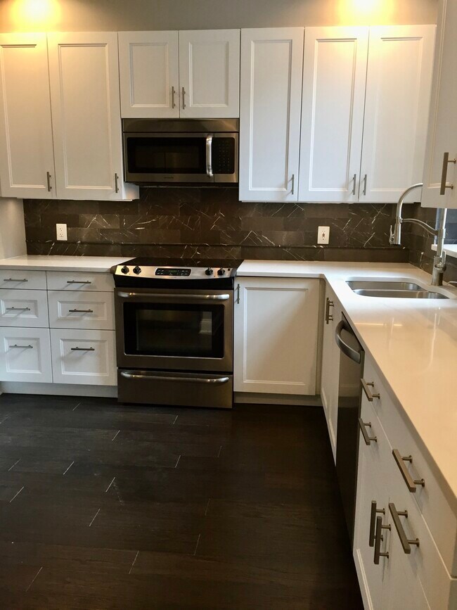 Kitchen - 2051 Park Ave