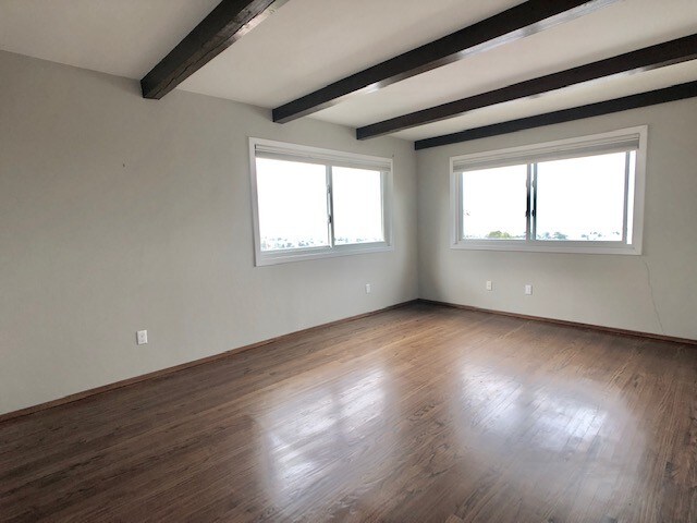 Foto del edificio - 7843 Hillmont Dr