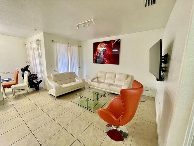 Foto del edificio - 10012 NW 7th St