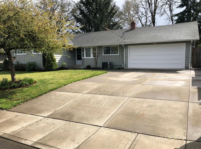 Building Photo - Stylish 4 bedroom 1.5 bath in SE Salem