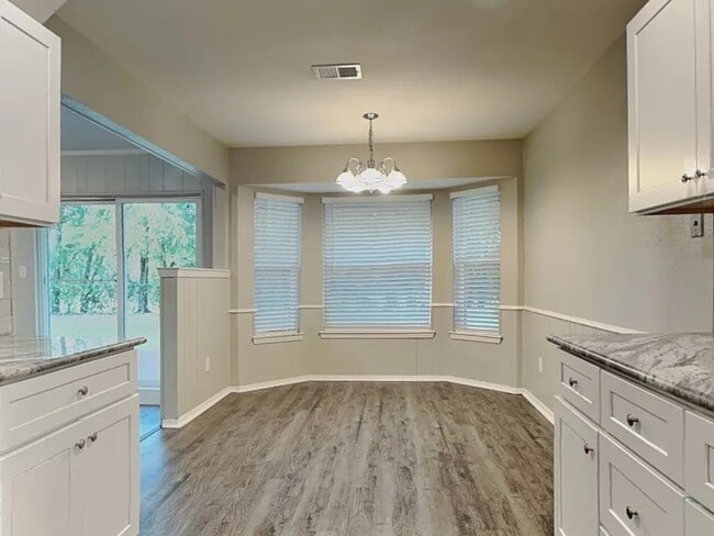 Foto del edificio - 748 James Cir