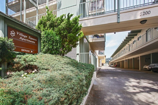 Foto del edificio - 2200 Village Ct