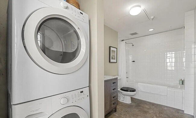 Foto del edificio - 315 E 8th St