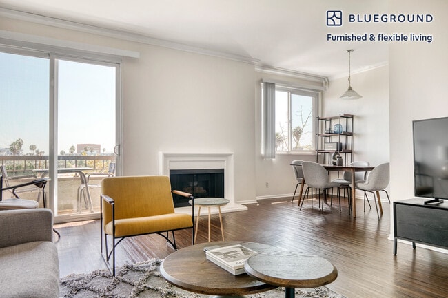 Building Photo - 467 S Arnaz Dr