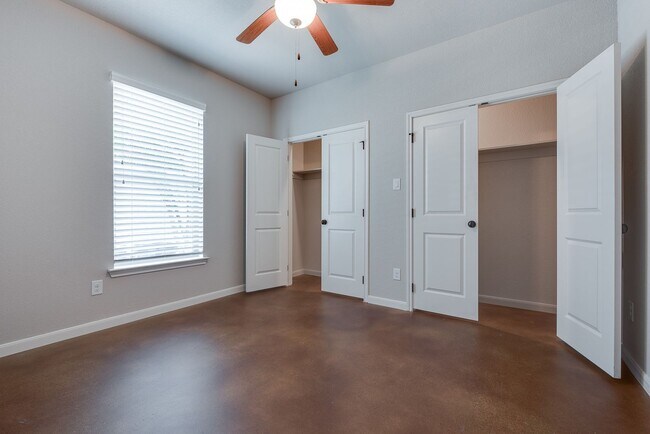 Foto del edificio - ** MOVE IN SUMMER 7/17/2027 ** 5 Bed 3 Bath Walking Distance to TCU Campus