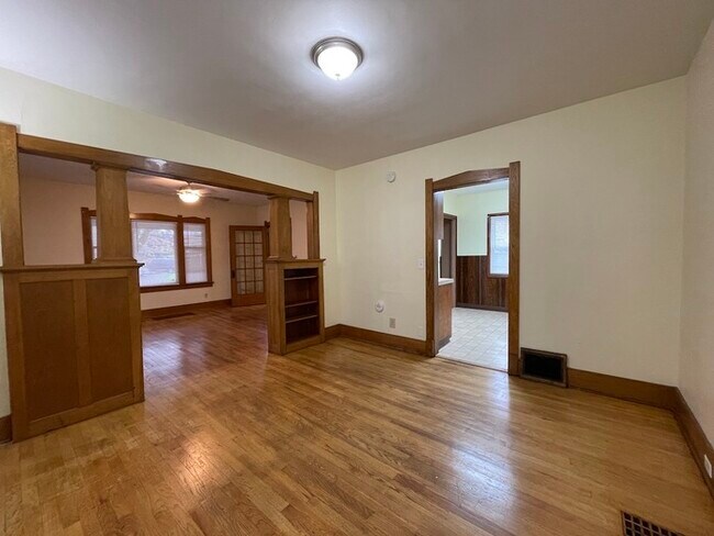 Building Photo - NW Side 3 Bedroom Home off Walker Ave