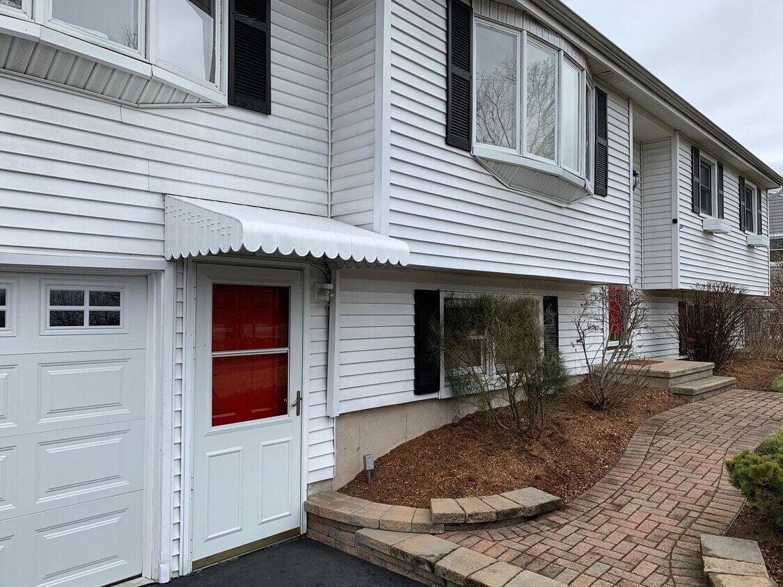 Front entrance - 37 Fairlawn Dr