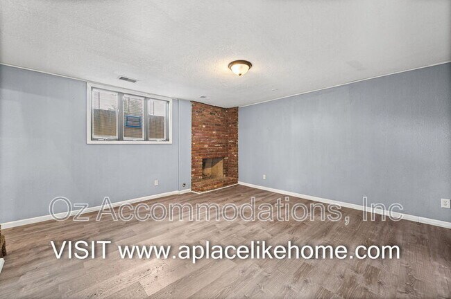 Foto del edificio - 608 E 78th St