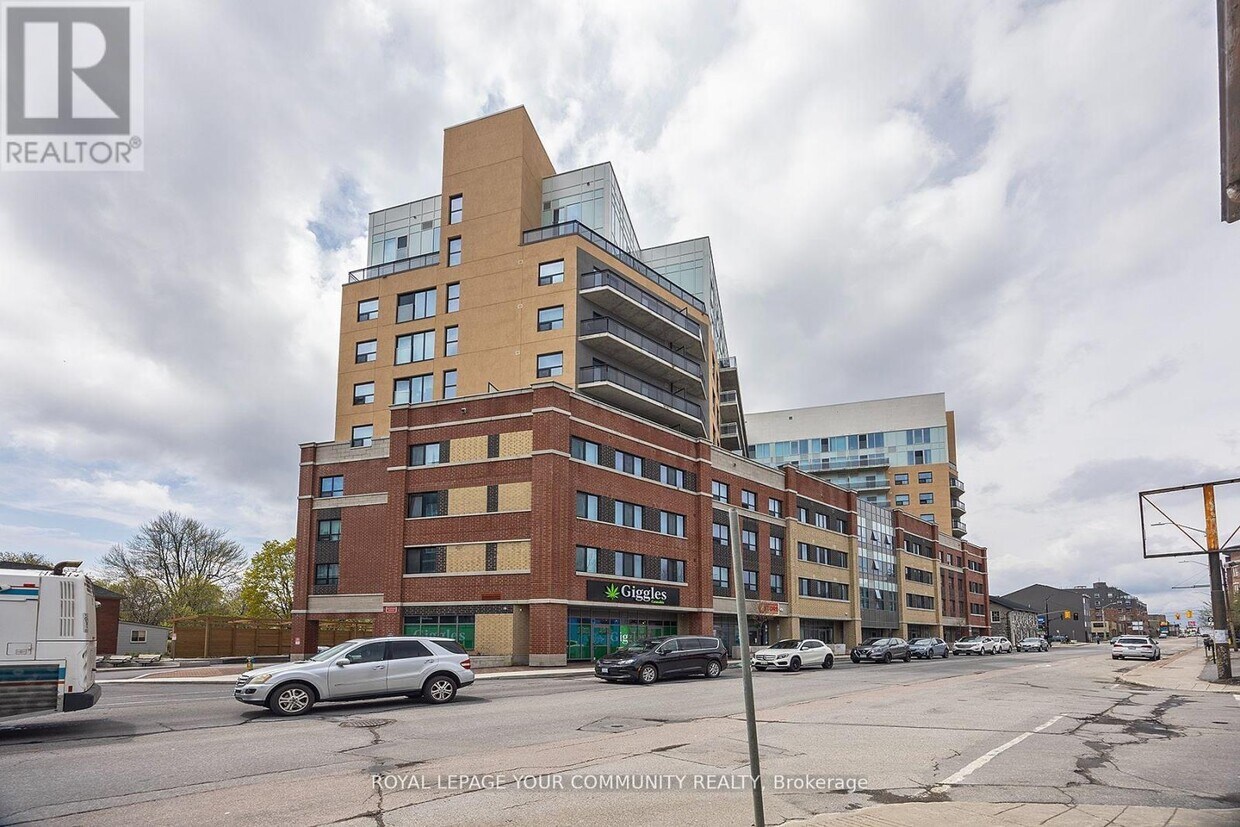 Primary Photo - 652-652 Princess St