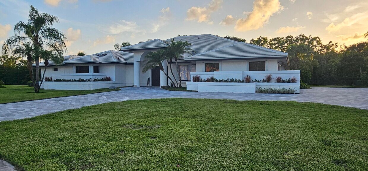 Primary Photo - 21046 N Sweetwater Ln