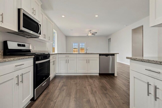 Building Photo - 16448 Blossom Grv Dr