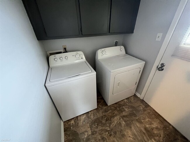 Building Photo - 2 br, 1 bath 4plex - 2901 Prairie Flower C...