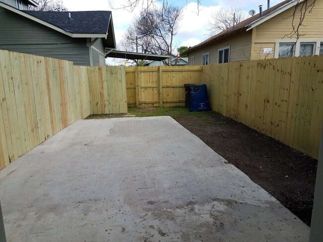 Building Photo - 418 E Highland Blvd